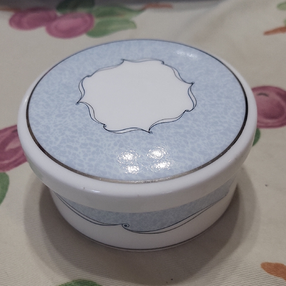 Wedgwood Venice White and Blue Bone China Trinket Box